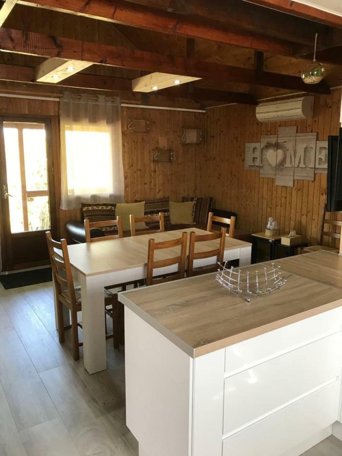 Le Chalet Du Lac - Domaine De La Goujonne Saint-Sauveur-lès-Bray 外观 照片
